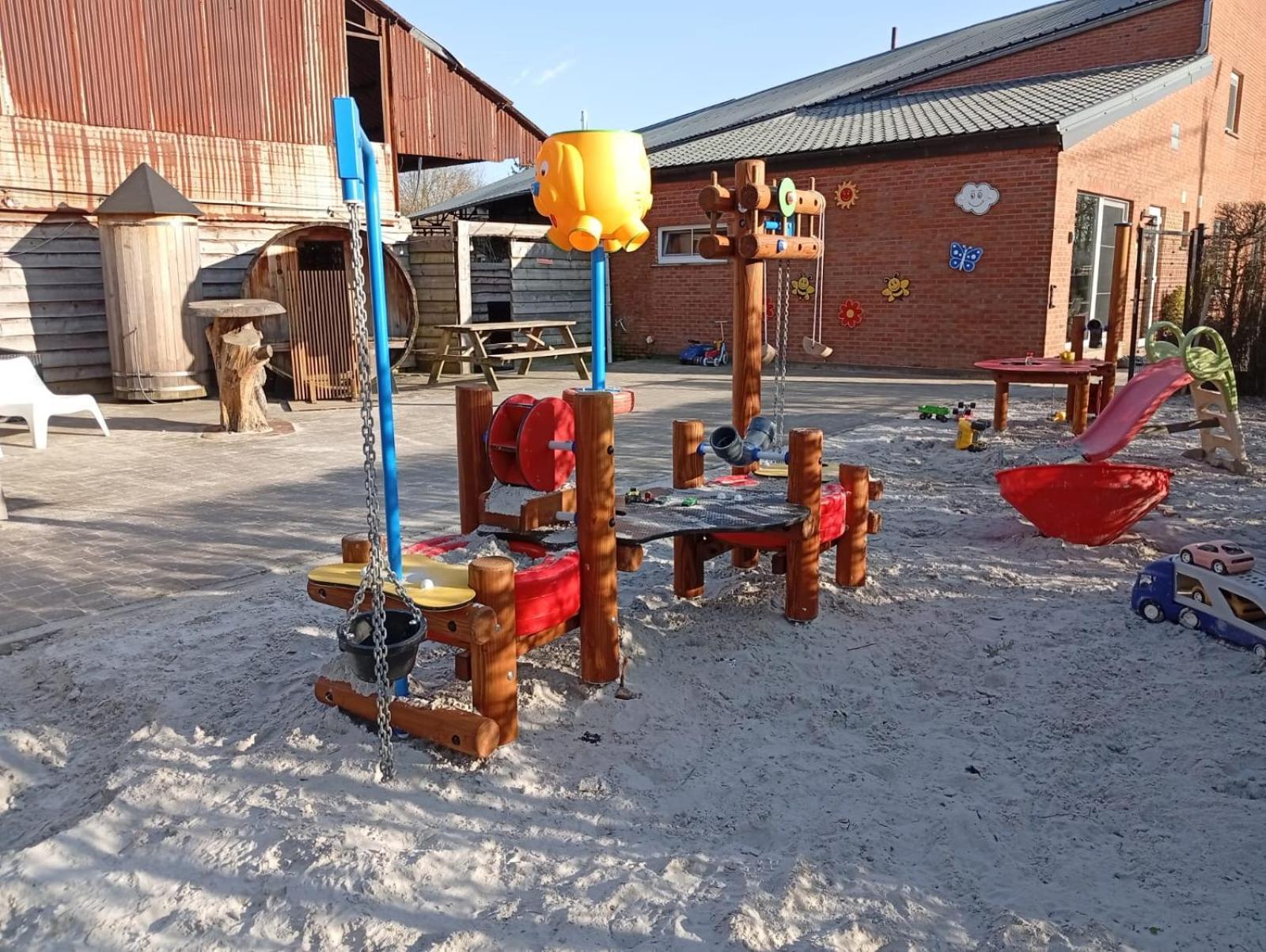 De Smishoeve Met Kinderpret, Dieren En Wellness Heers Екстериор снимка